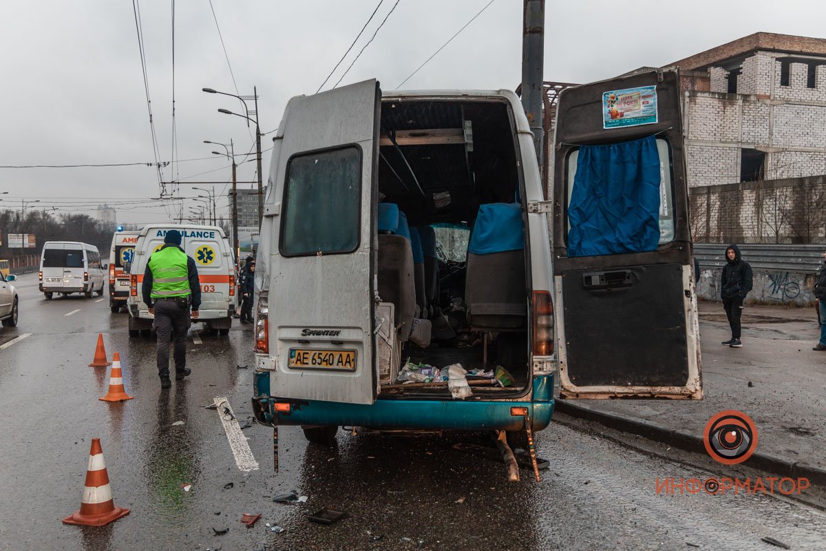 В салоне маршрутки находилось около 15 пассажиров