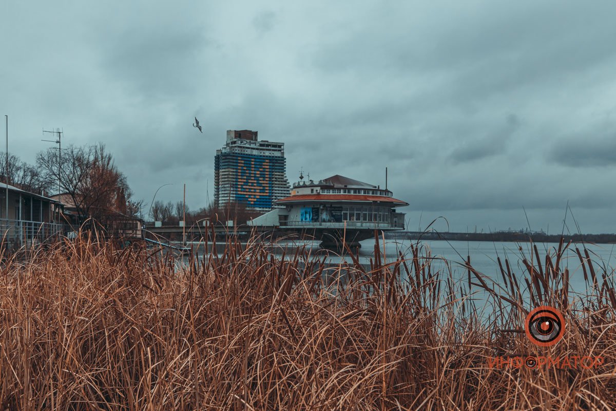 Молчи. Молчи.