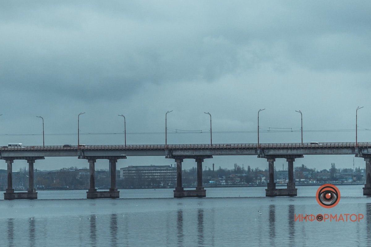 Тот, что соединяет берега и делит реку Тот, что соединяет берега и делит реку