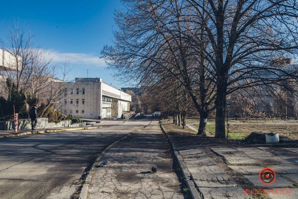 В рабочее время тротуары пусты...
