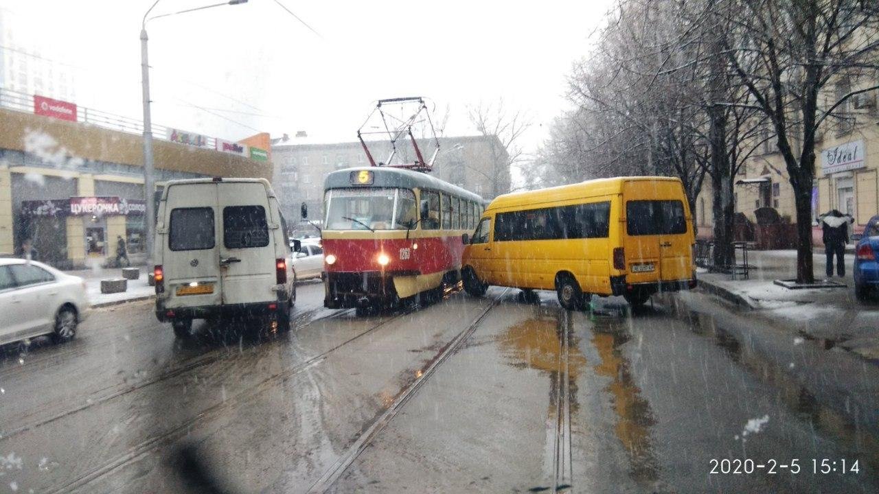 Днепр накрыла непогода: что происходит в городе и области во время снегопада 8