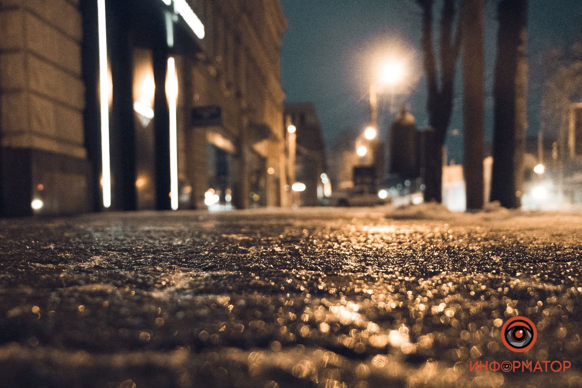 Лучше не спешить: на тротуарах Днепра наблюдается гололед 3