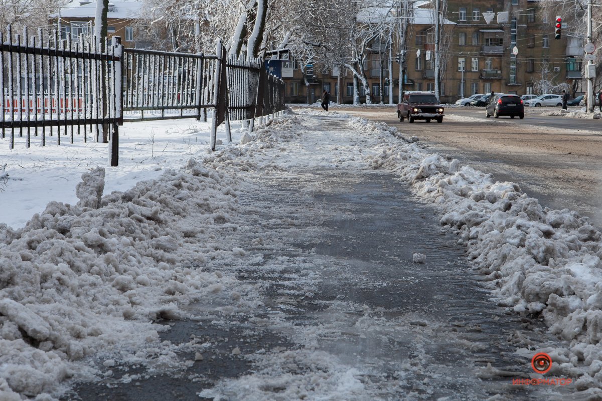 На тротуарах гололед