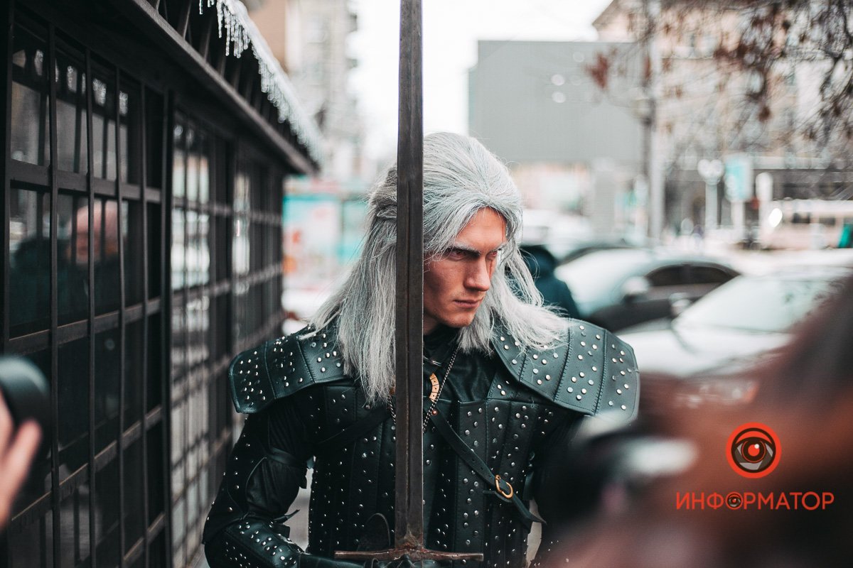 Многие из живущих заслуживают смерти, а многие из умерших – жизни. Ты можешь вернуть им ее? То-то же. Тогда не спеши осуждать и на смерть. 