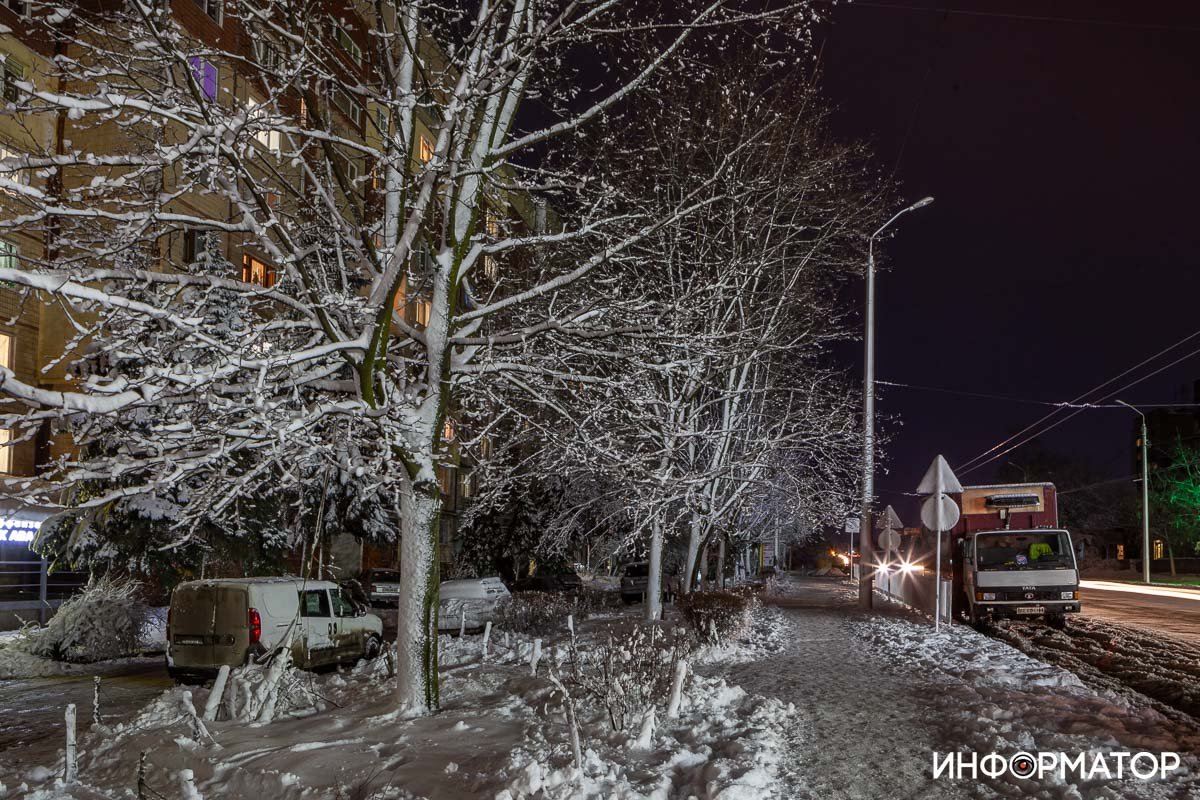 Как выглядит заснеженный Днепр ночью 6