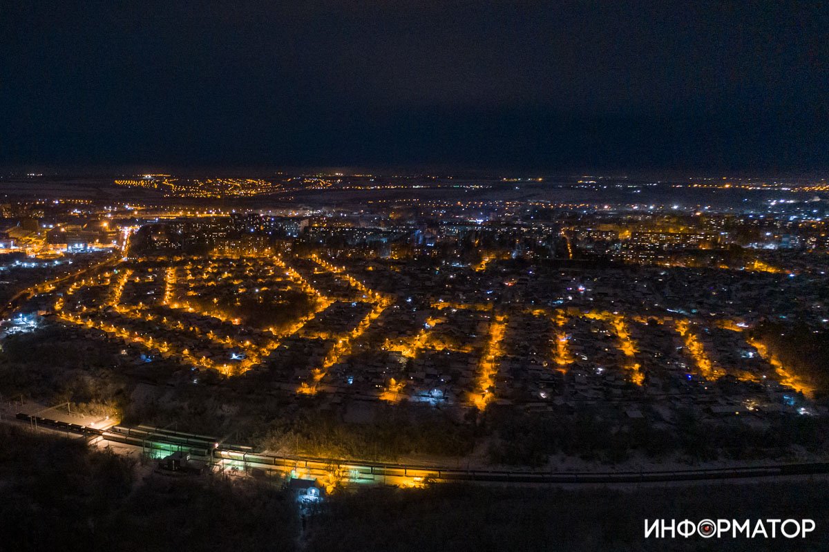 Как выглядит заснеженный Днепр ночью 13
