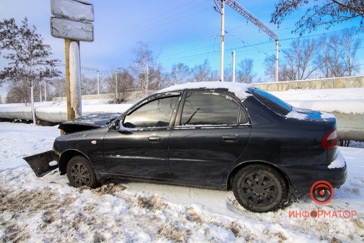 Автомобиль занесло на повороте