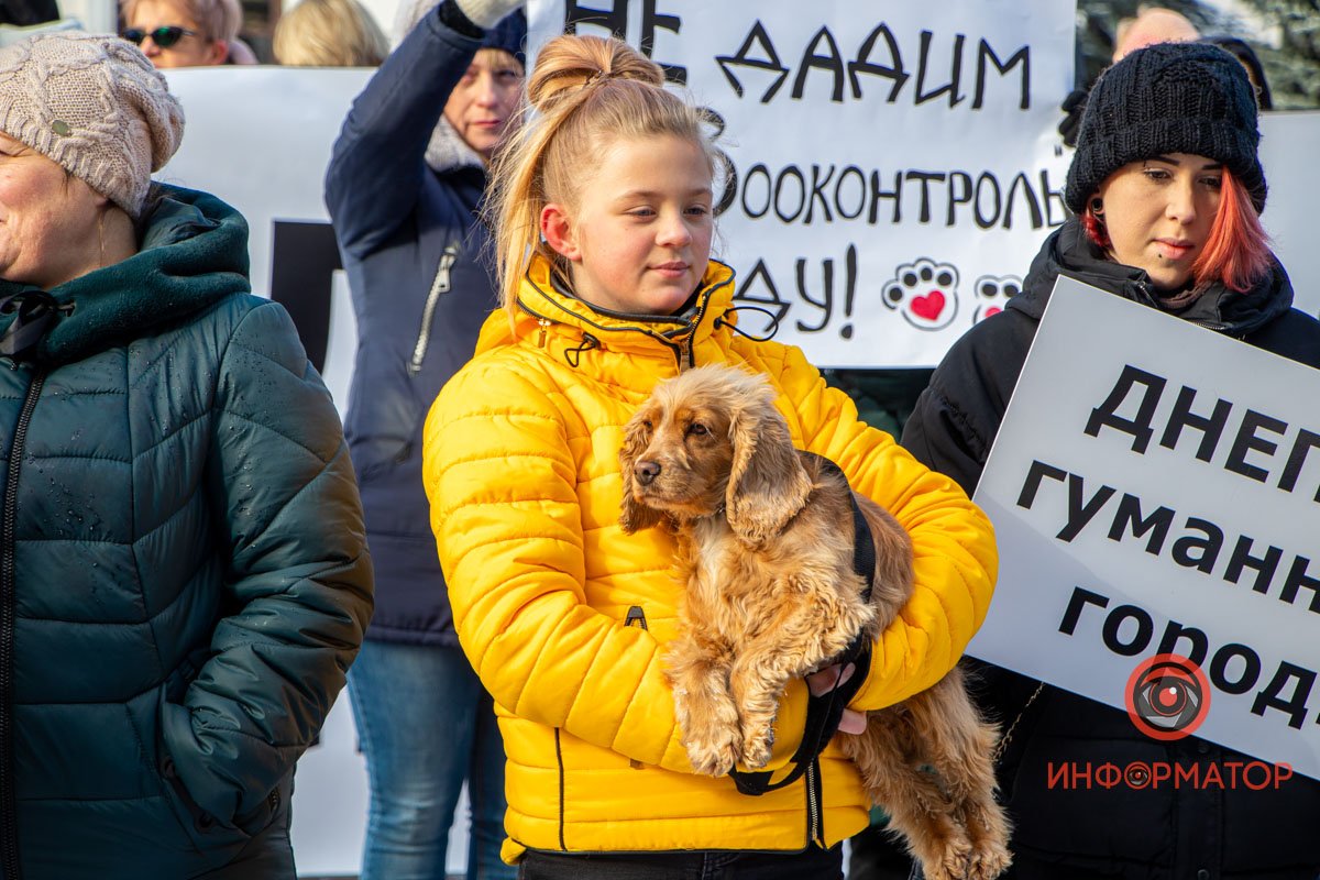 На митинг пришли жители Днепра всех возрастов