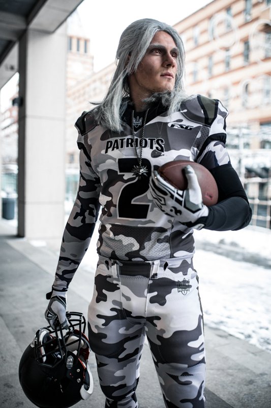 Вряд ли кто-либо из вас представлял Геральта, как игрока команды по американскому футболу Вряд ли кто-либо из вас представлял Геральта, как игрока команды по американскому футболу