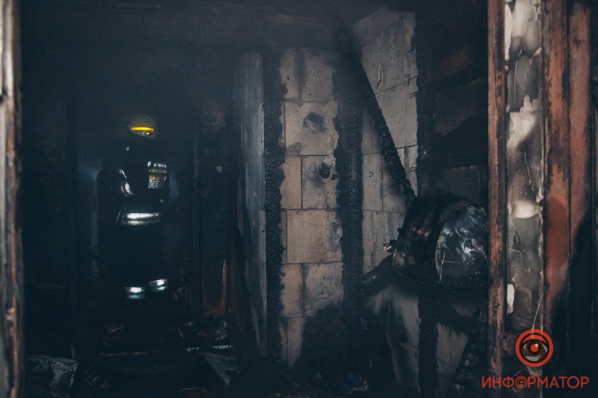 Выгоревшее изнутри помещение Выгоревшее изнутри помещение