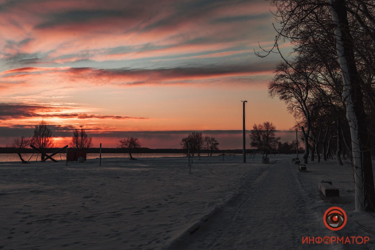 Предметы выступают из темноты все четче и четче Предметы выступают из темноты все четче и четче