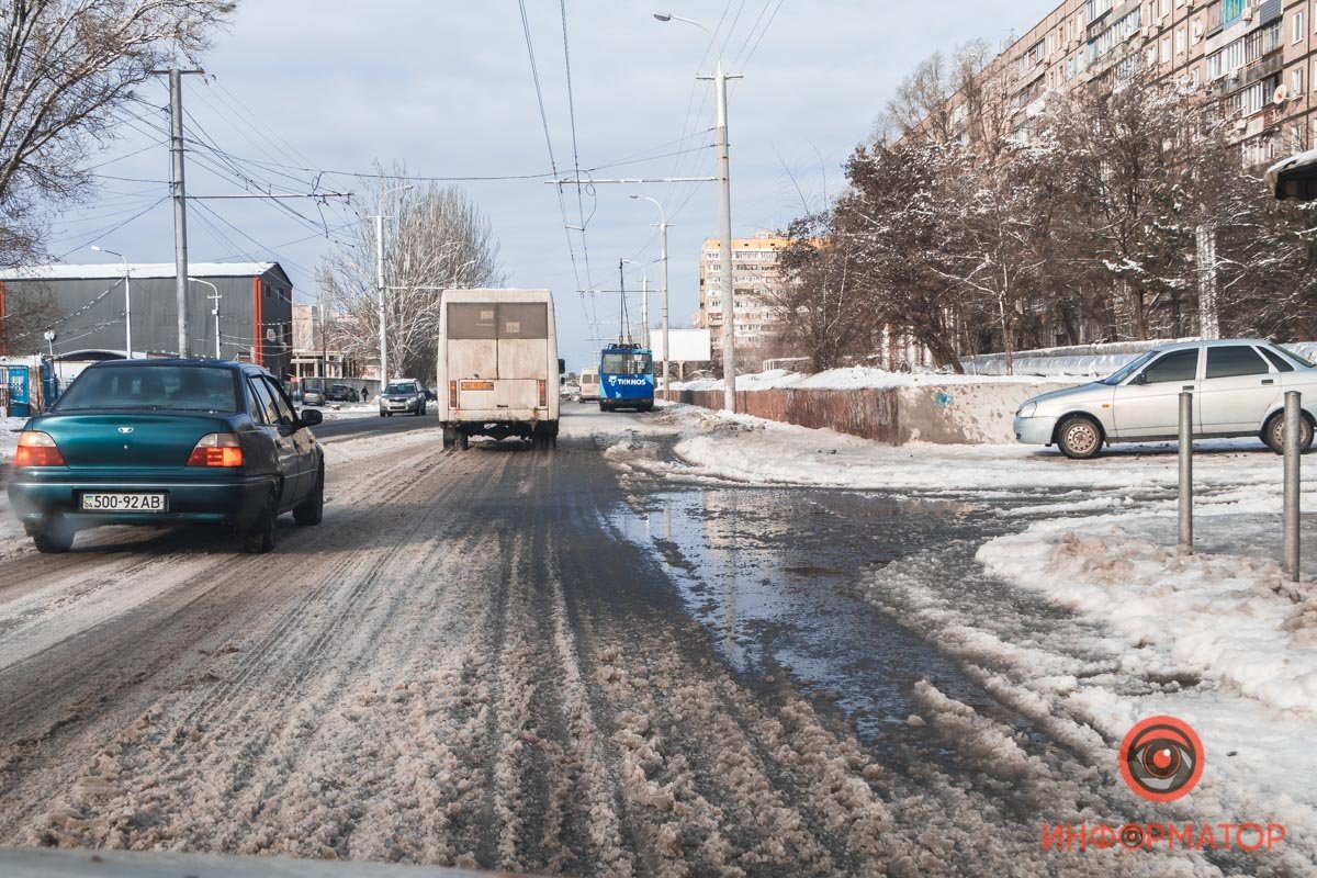 В Днепре из-за аварии часть домов на улице Калиновой могут остаться без воды