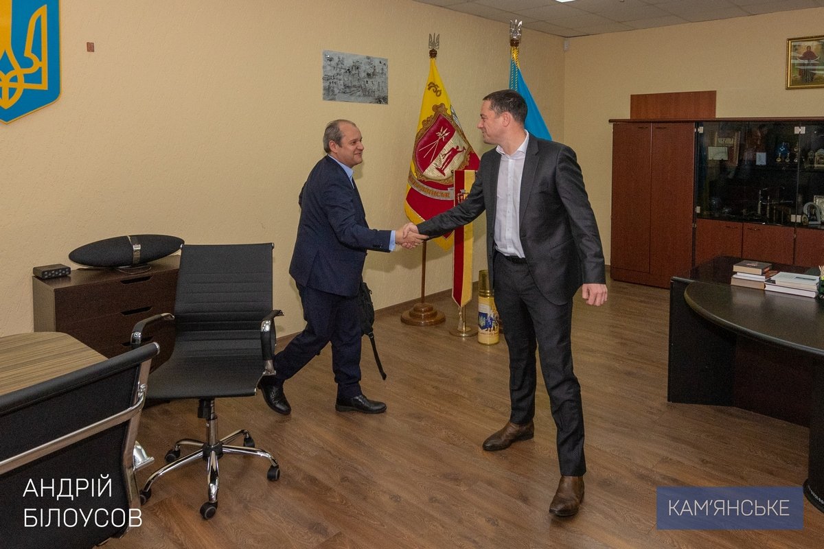 В Каменском модернизируют систему наружного освещения и реконструируют здания бюджетной сферы 2