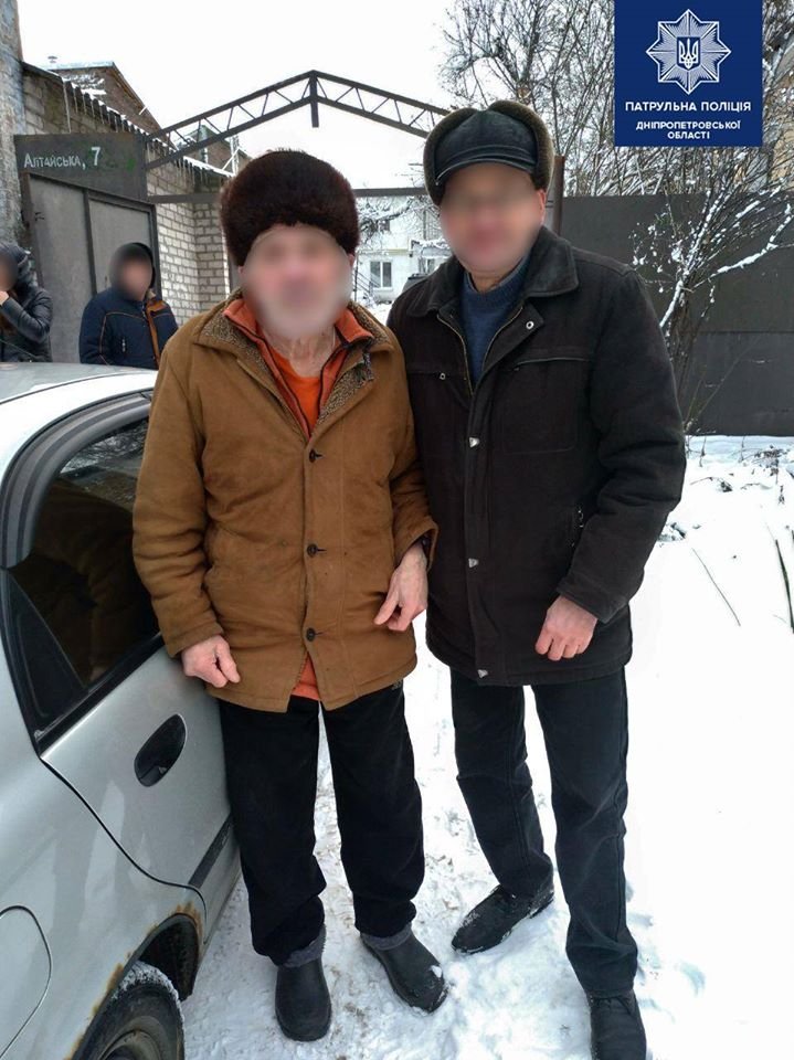Патрульные разыскали дедушку и вернули домой к сыну Патрульные разыскали дедушку и вернули домой к сыну