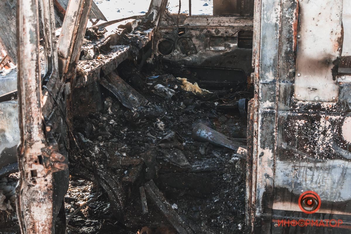 Огонь существенно повредил кузов Огонь существенно повредил кузов