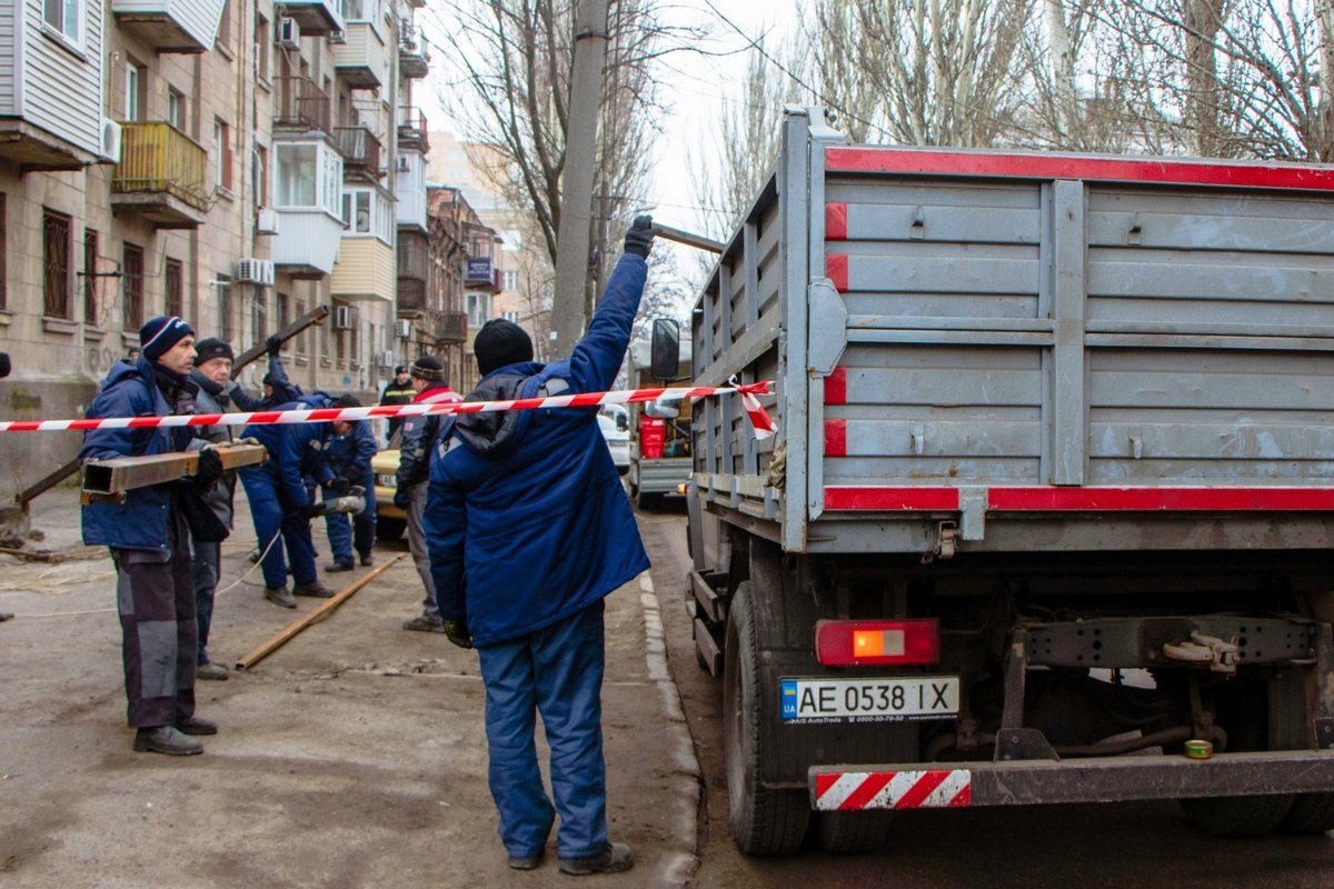 Конструкцию забрали на штрафплощадку  Конструкцию забрали на штрафплощадку