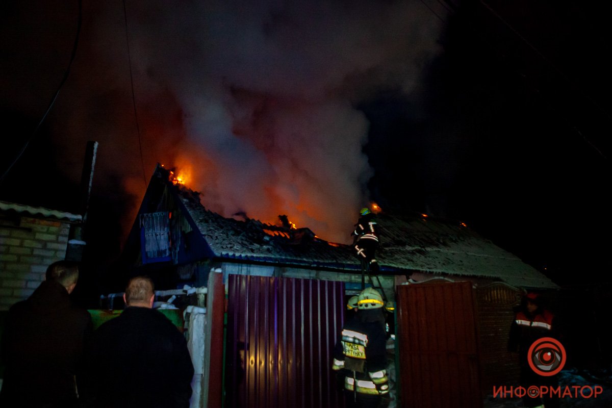 Спасатели тушили пожар больше получаса Спасатели тушили пожар больше получаса