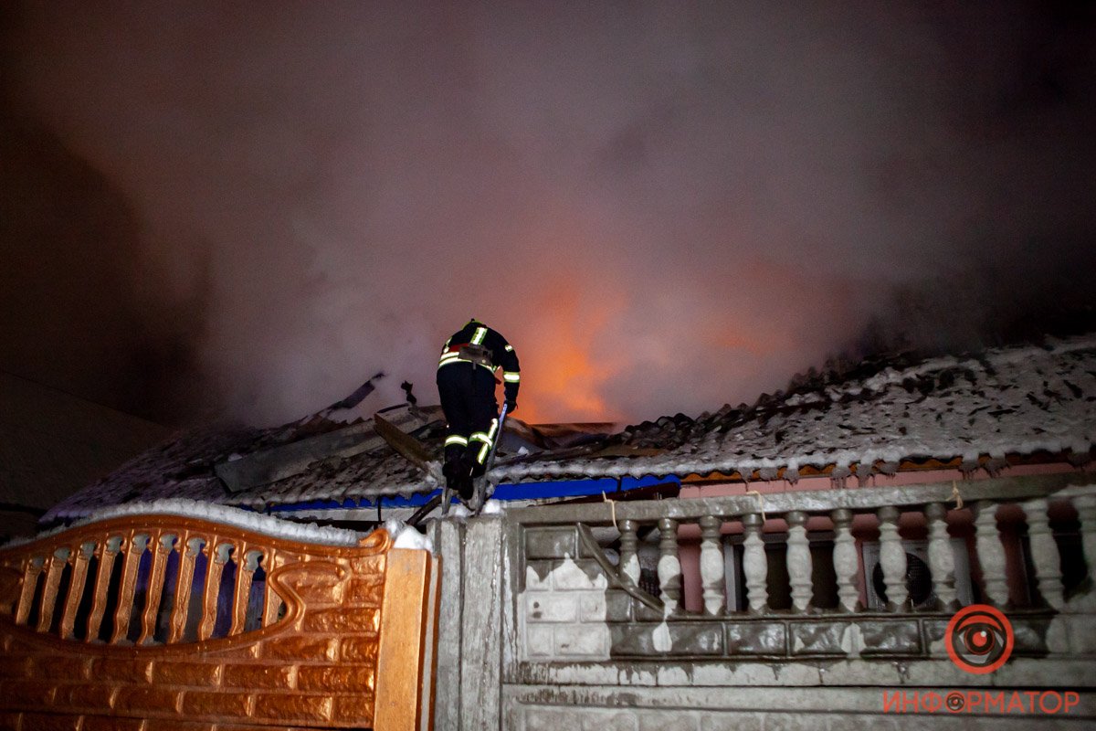 Ситуацию усложняло то, что огонь был в труднодоступных местах Ситуацию усложняло то, что огонь был в труднодоступных местах