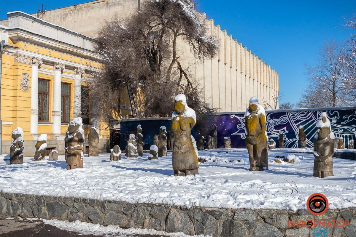 Нарядились в шубки и шапки Нарядились в шубки и шапки