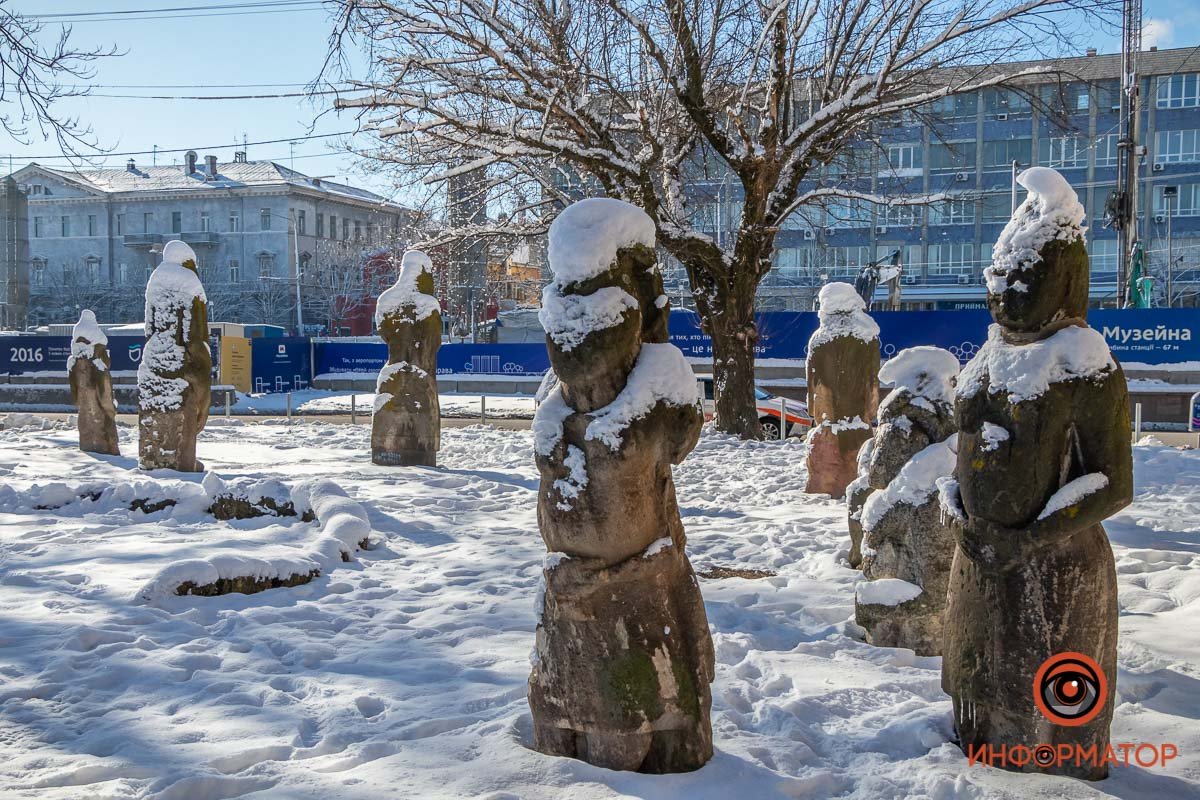 Рассматривают мир вокруг Рассматривают мир вокруг