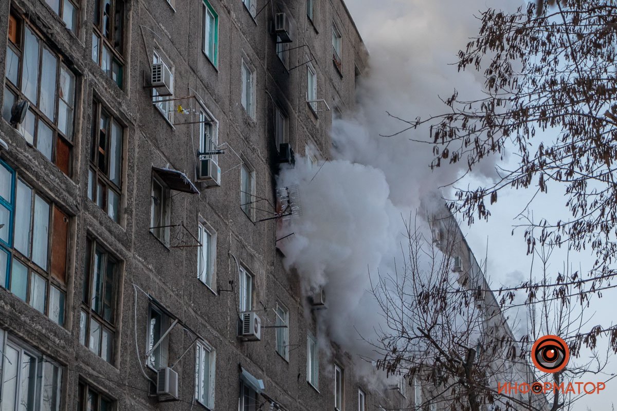 Пожар возник в комнате на 6-м этаже Пожар возник в комнате на 6-м этаже
