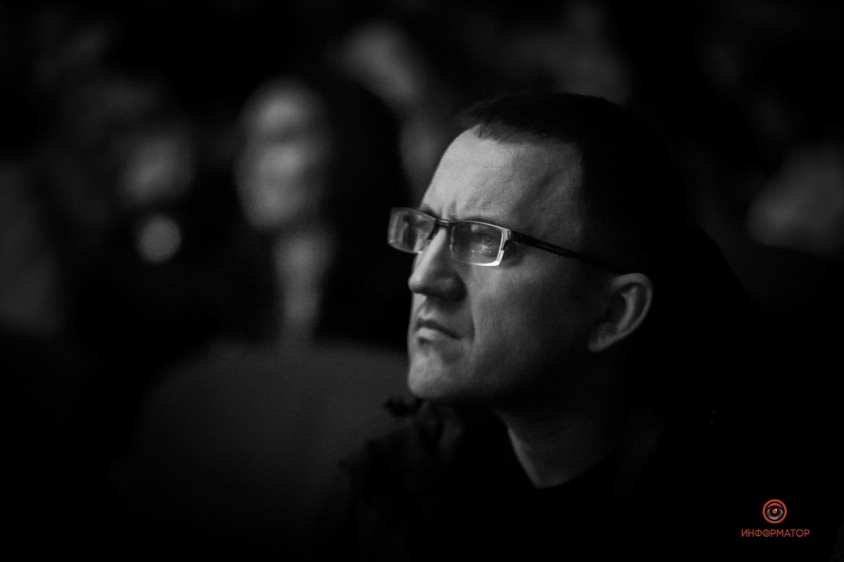 Все внимание на сцену