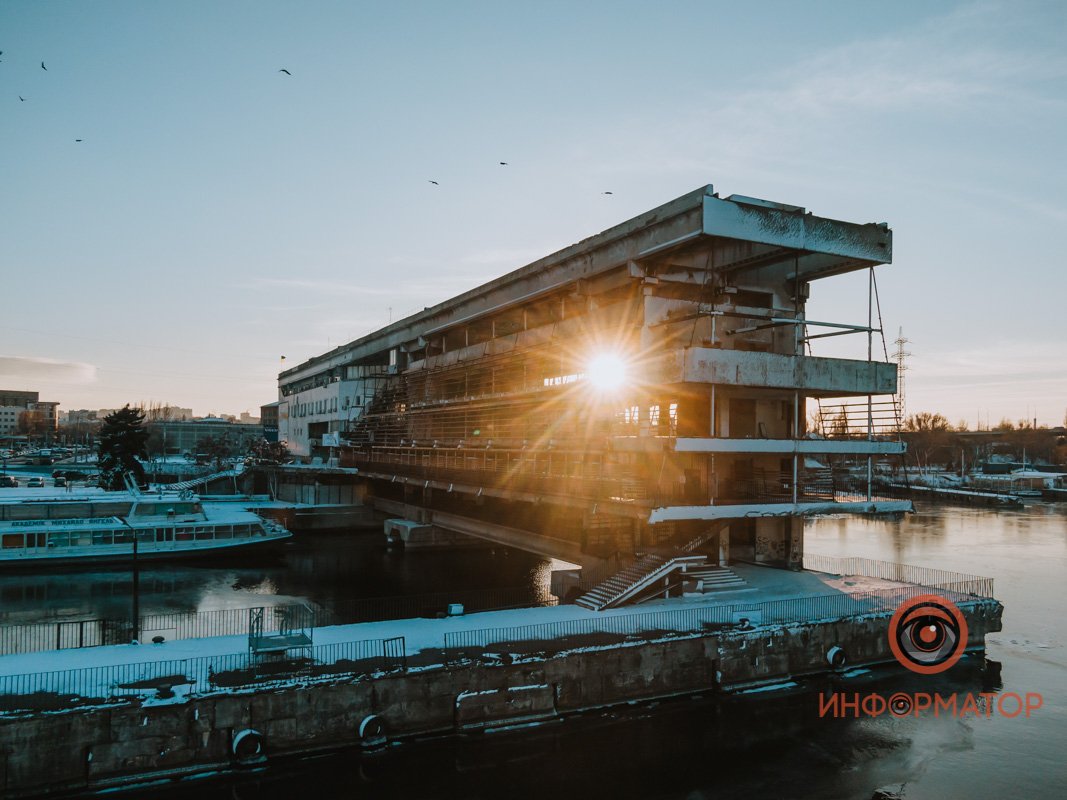 Оставляя в пыли неудачи потраченных лет. Оставляя в пыли неудачи потраченных лет.