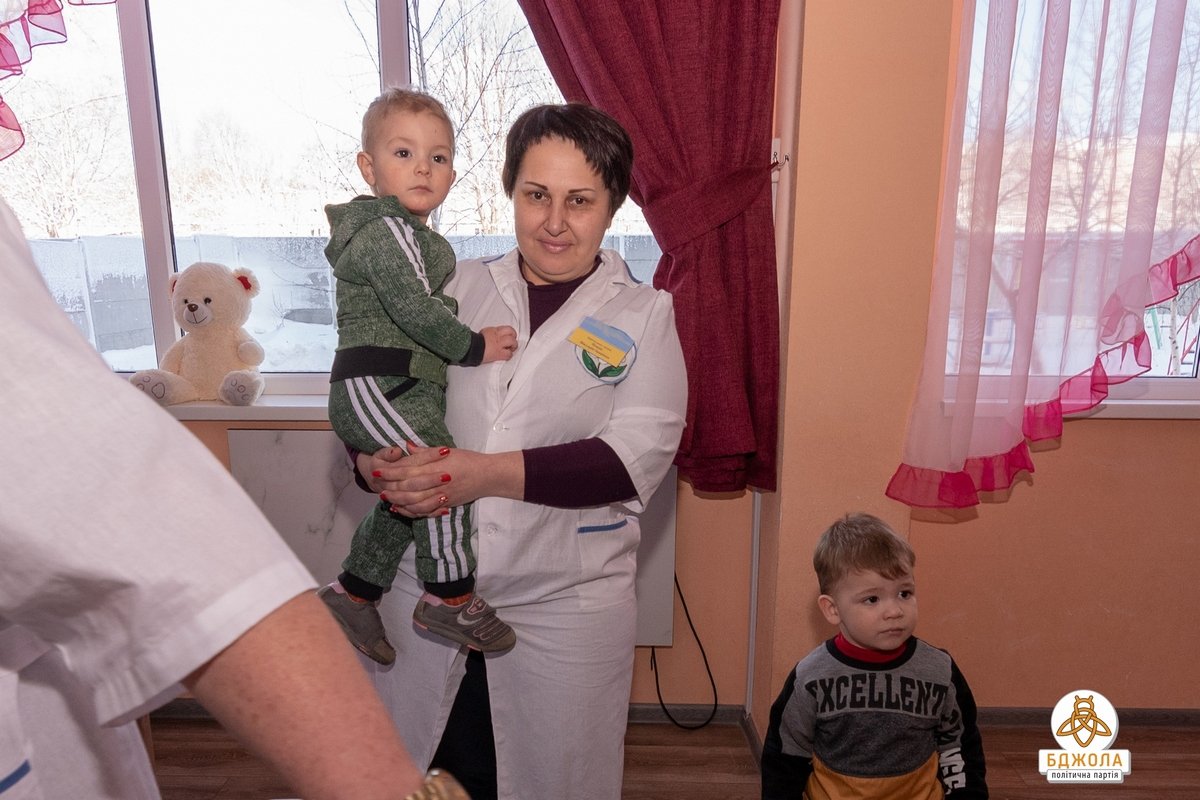 Партия "Бджола" проведала малышей в женской исправительной колонии 4