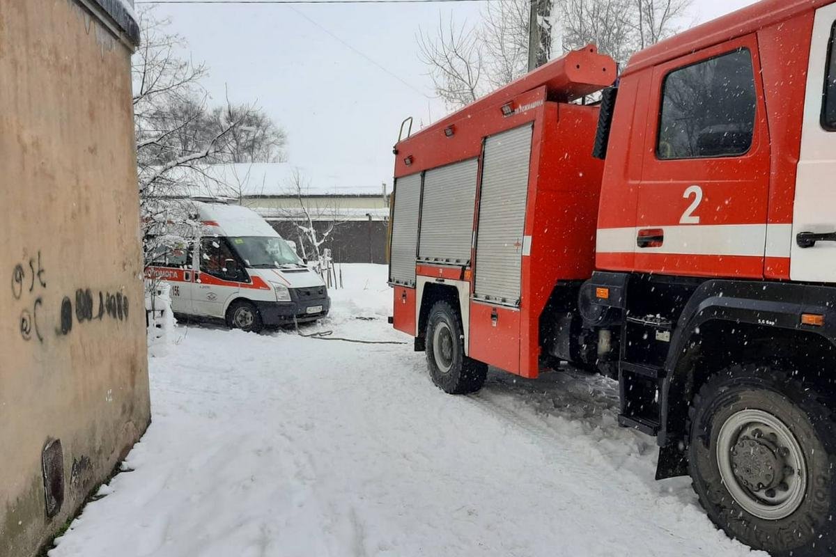 Работала бригада 2-й пожарно-спасательной части Работала бригада 2-й пожарно-спасательной части