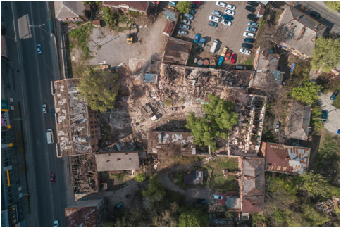 Так выглядел участок с заброшенными зданиями в центре Днепра