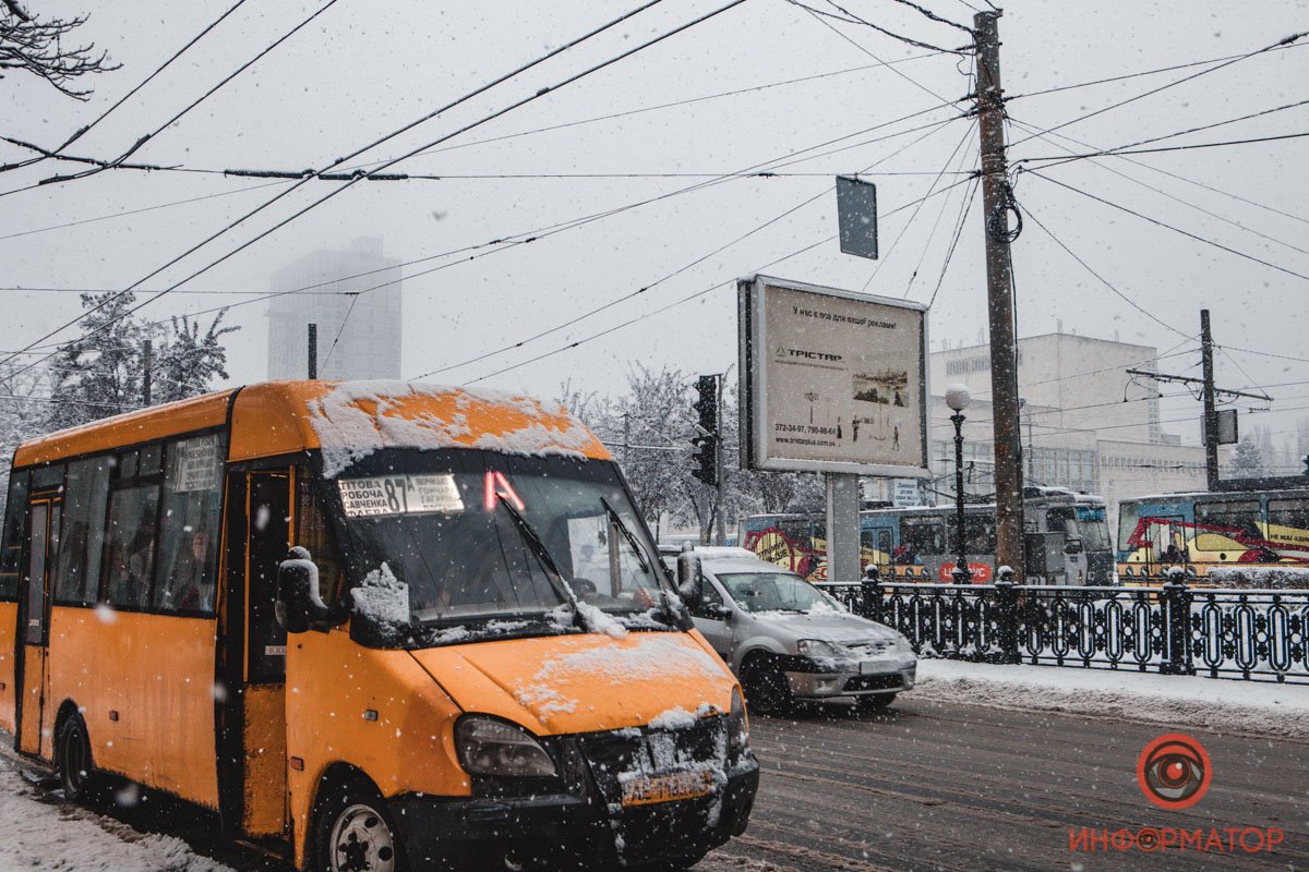 Снег - это хорошо, но тогда, когда тебе не нужно ждать маршрутку утром в будний день Снег - это хорошо, но тогда, когда тебе не нужно ждать маршрутку утром в будний день