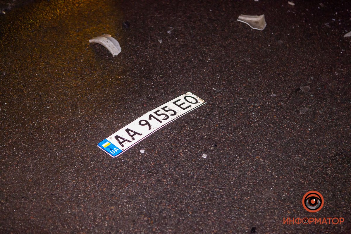 У третьего авто отпал номерной знак У третьего авто отпал номерной знак