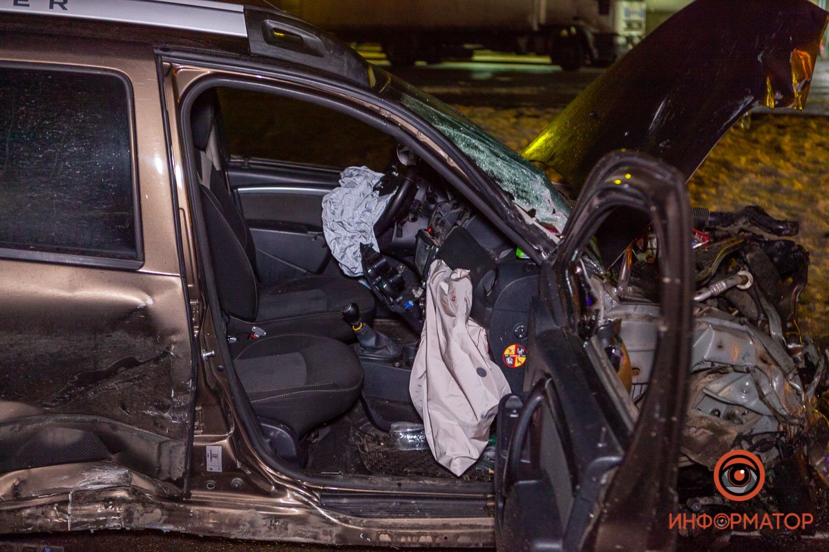 Корпус автомобиля существенно поврежден Корпус автомобиля существенно поврежден