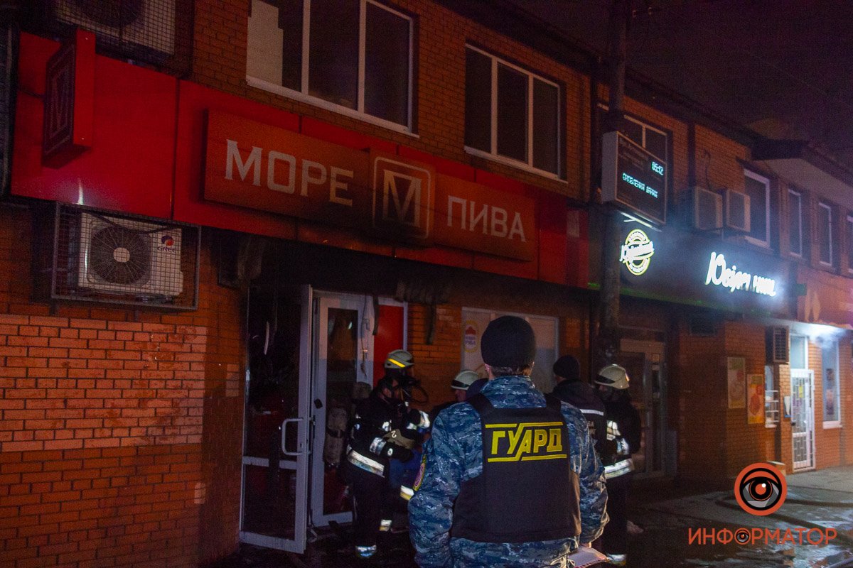 На место прибыли сотрудники 2 пожарно-спасательной части На место прибыли сотрудники 2 пожарно-спасательной части