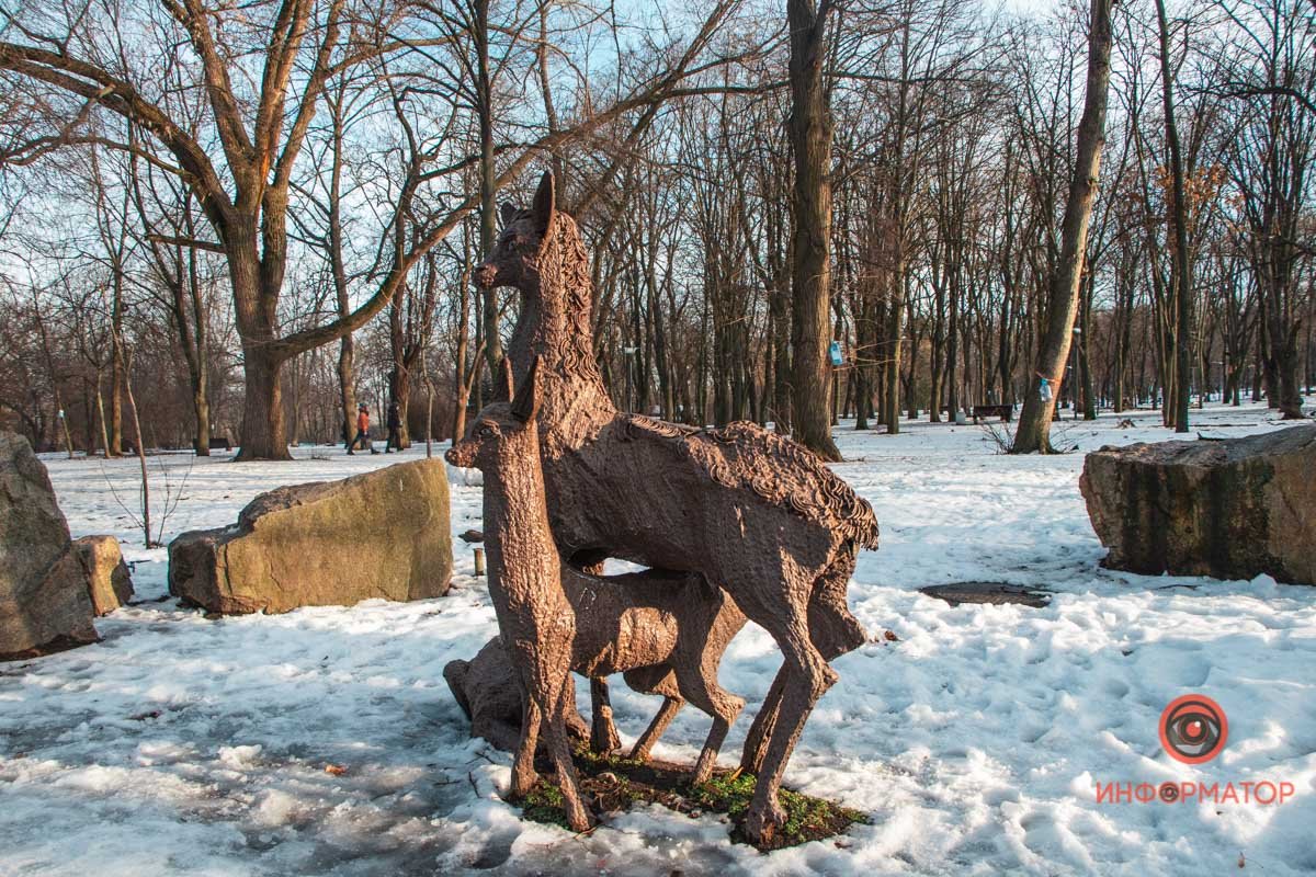 В 1974 году в парке Шевченко появилась необычная скульптурная группа — «Олени»  В 1974 году в парке Шевченко появилась необычная скульптурная группа — «Олени»