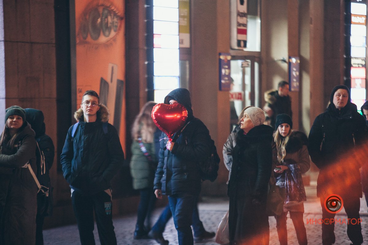 Как жители Днепра торопятся домой на День Валентина 4