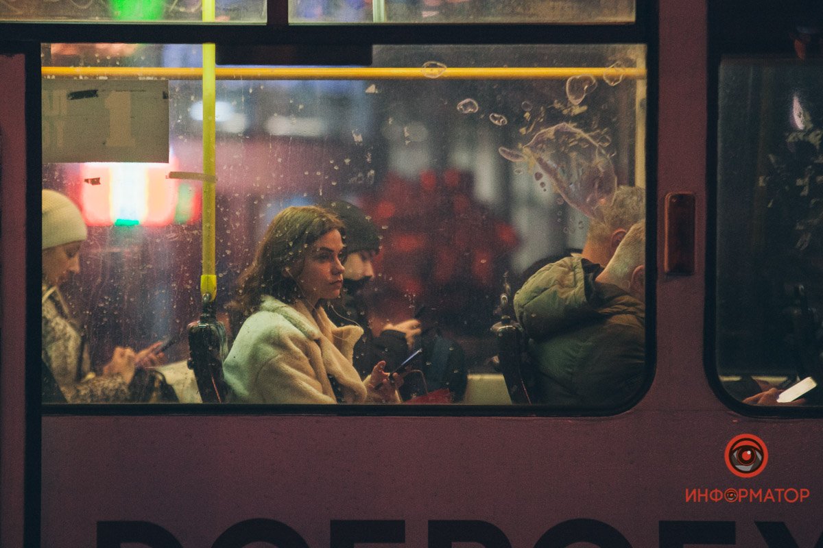 Как жители Днепра торопятся домой на День Валентина 7