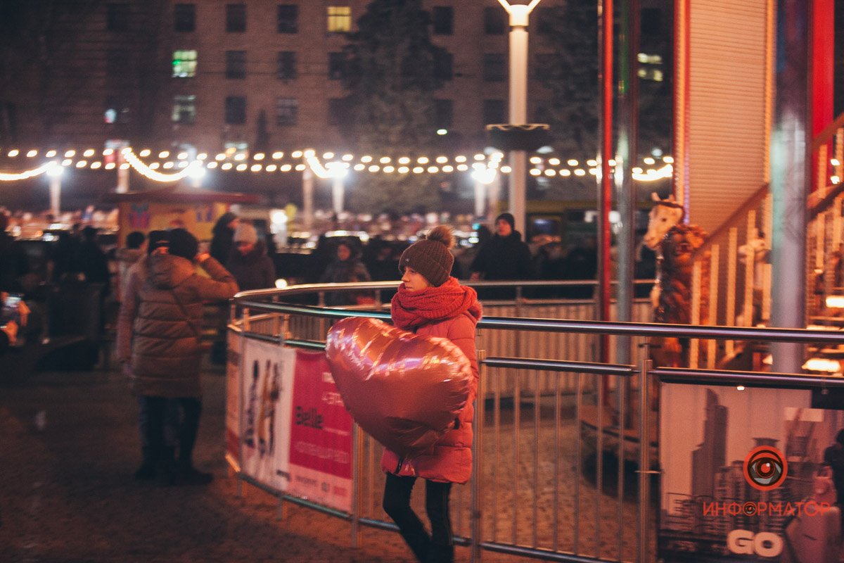 Как жители Днепра торопятся домой на День Валентина 8