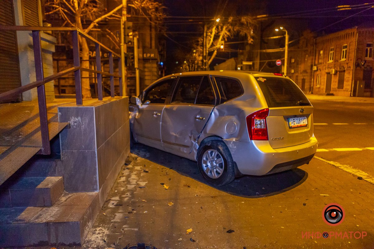 Столкнулись Kia и Nissan