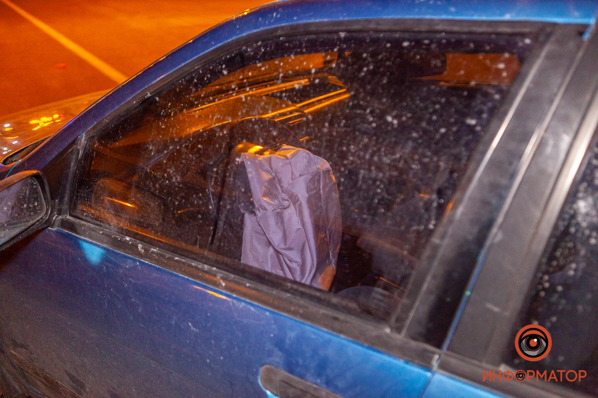 В Nissan сработали подушки безопасности