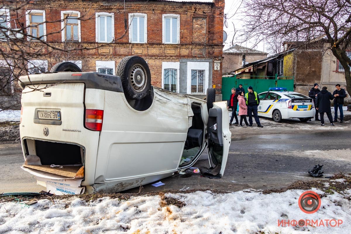 Предварительно, водитель Renault не уступил дорогу Volkswagen Предварительно, водитель Renault не уступил дорогу Volkswagen