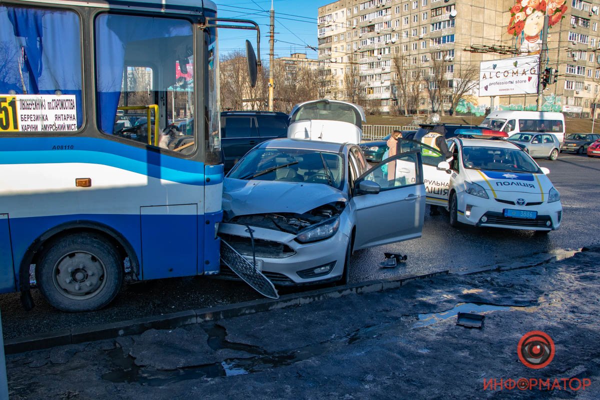 Среди участников Ford , Lexus и автобус 51-го маршрута Среди участников Ford , Lexus и автобус 51-го маршрута