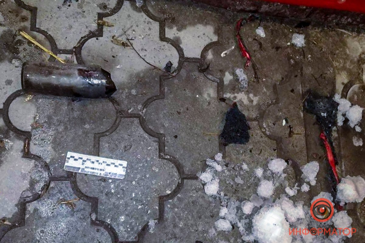 В Днепре на Рабочей загорелся колбасный киоск 3