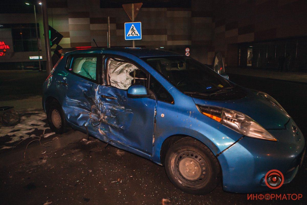 Ребенок, который ехал в салоне Nissan, госпитализирован Ребенок, который ехал в салоне Nissan, госпитализирован