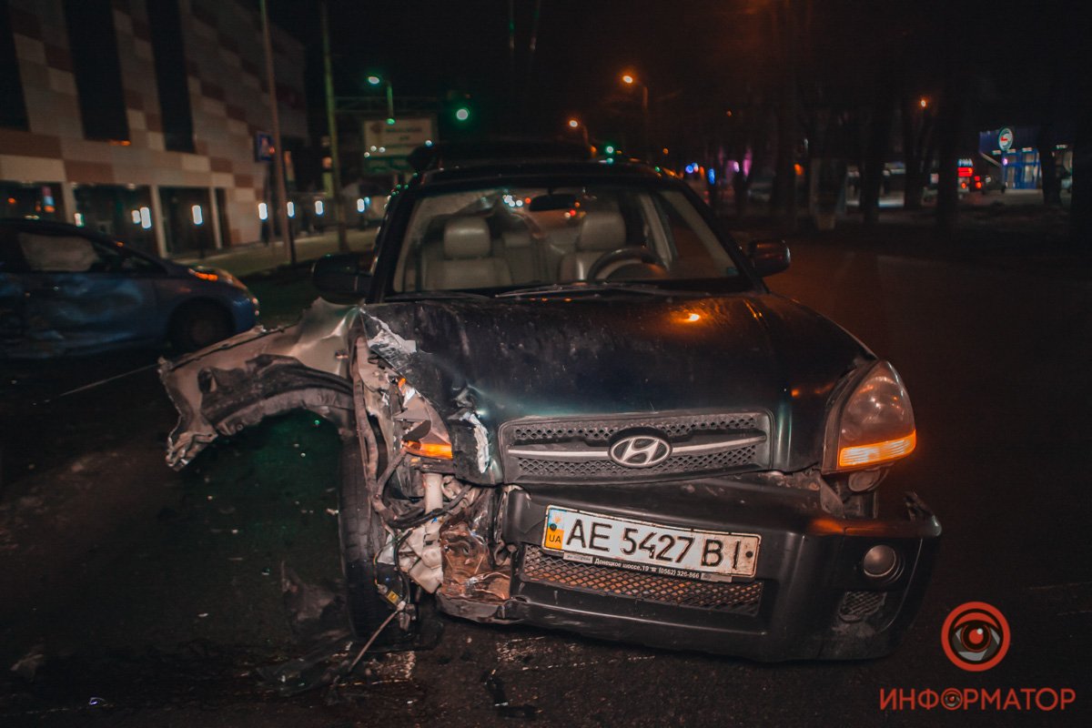 Движение по улице Титова затруднено Движение по улице Титова затруднено