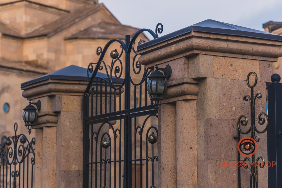 Храм основан в 2003 при содействии лидеров армянской общины города Днепра