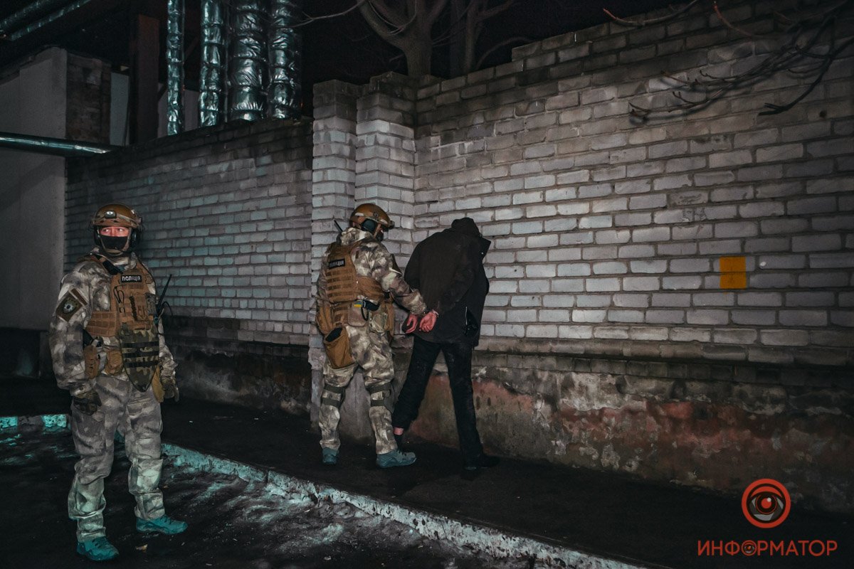 Также досмотрели задержанных