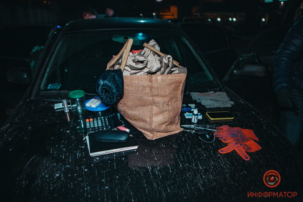 Предварительно, мужчины были вооружены