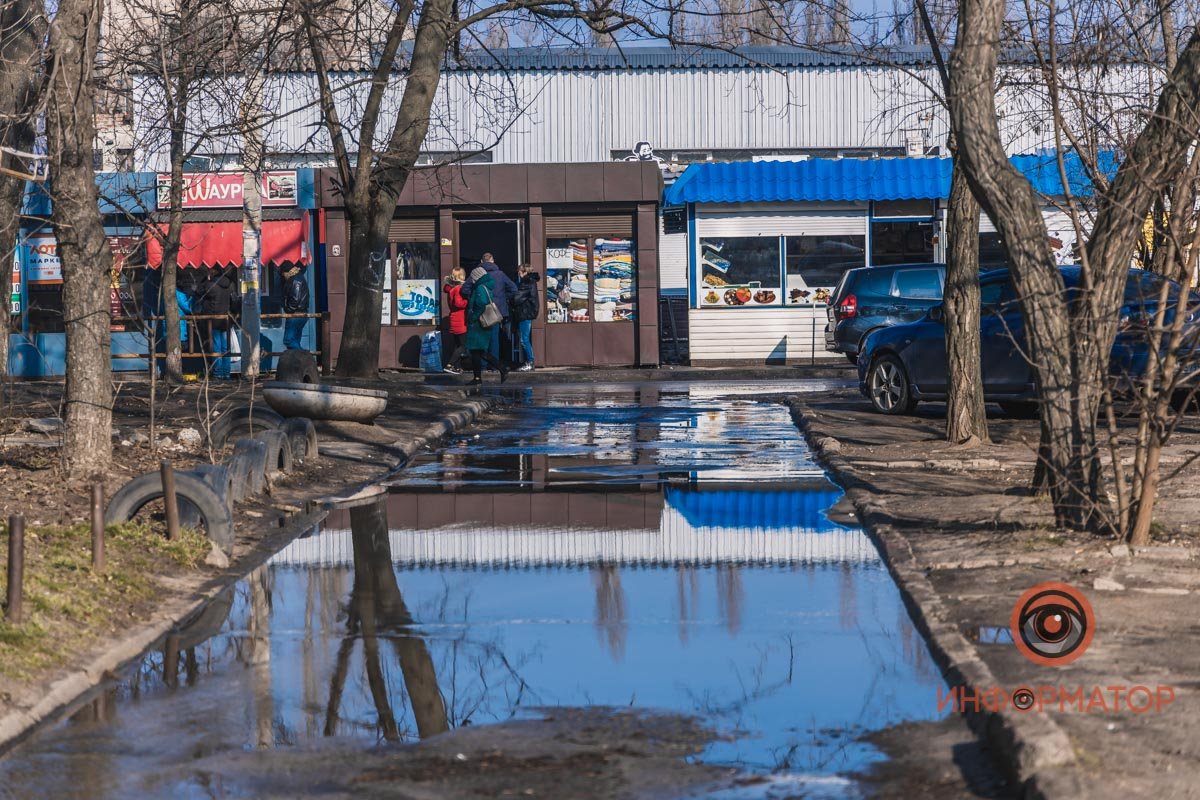 Вода течет по Батумской в сторону проспекта Петра Калнышевского Вода течет по Батумской в сторону проспекта Петра Калнышевского