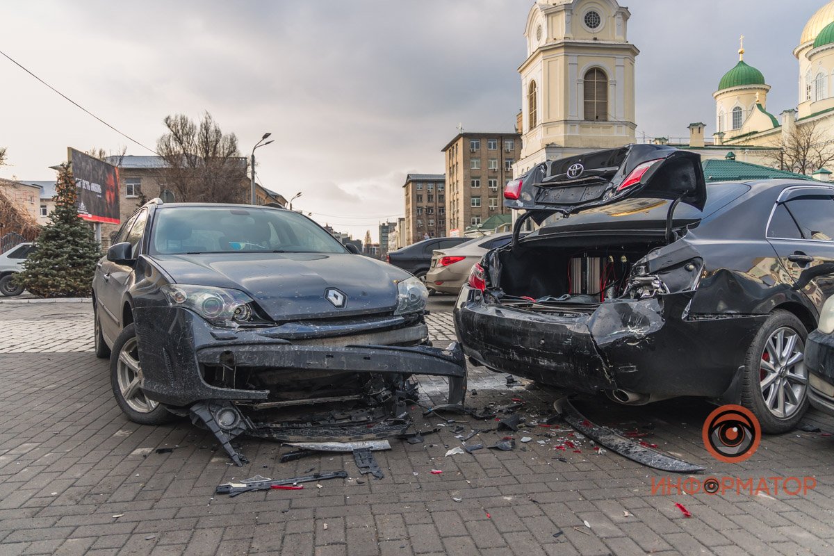 Водители ожидают приезда полиции Водители ожидают приезда полиции